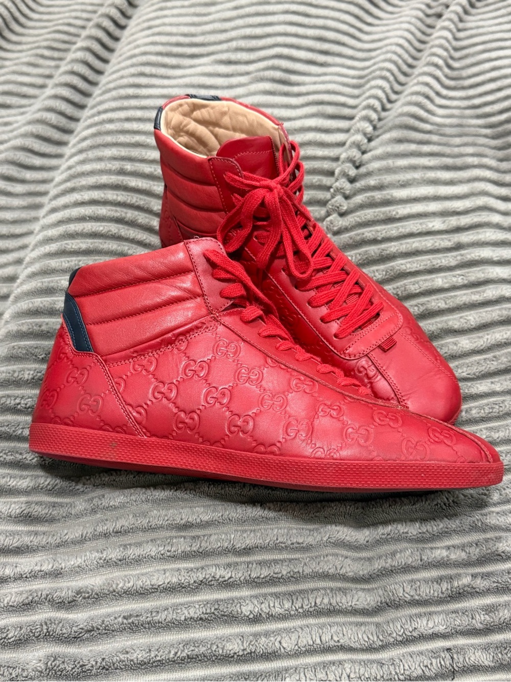 100% Authentic Gucci Red Men's High-Top Embossed Leather Sneakers - Picture 6 of 7